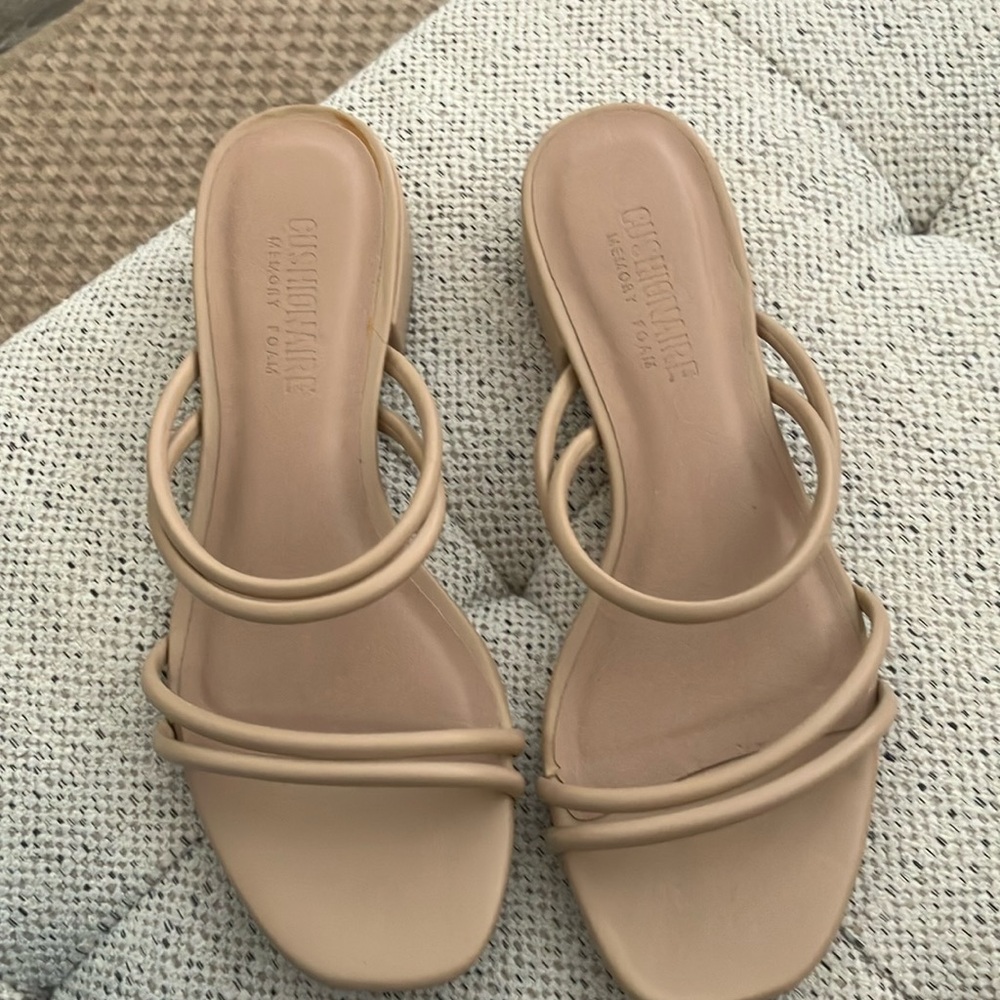 Cushionaire memory foam sandals with heels Size 6 1/2